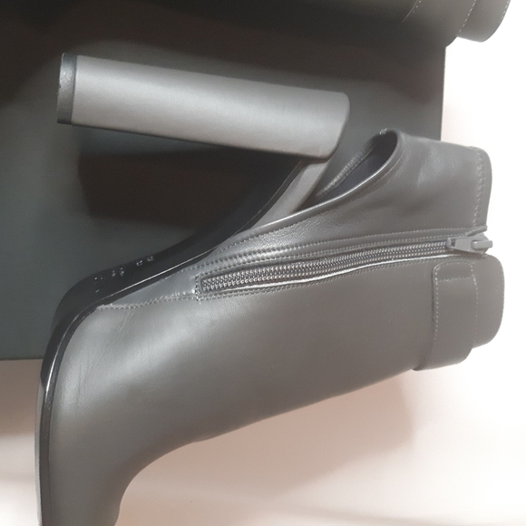 Vince Leather Block Heel Peep Toe Ankle Booties Sz-10 - Picture 13 of 15
